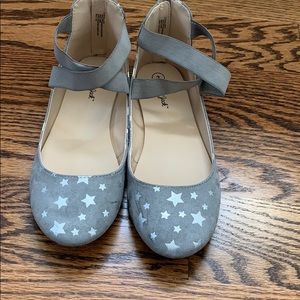 Cat & Jack size 3 grey ballet flats with stars
